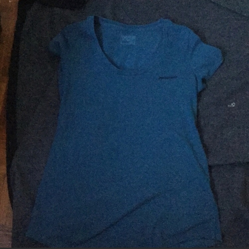 cute Patagonia shirt no stains worn once